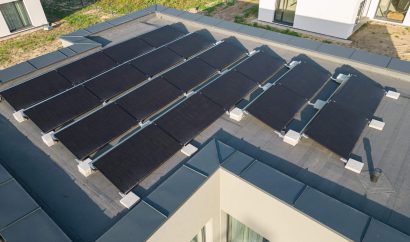 Saulės elektrinė ant plokščio stogo