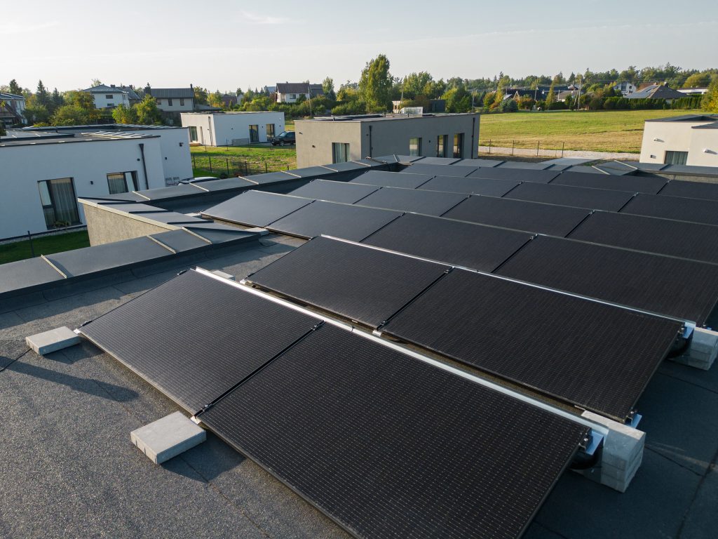 Saulės elektrinės ant stogo