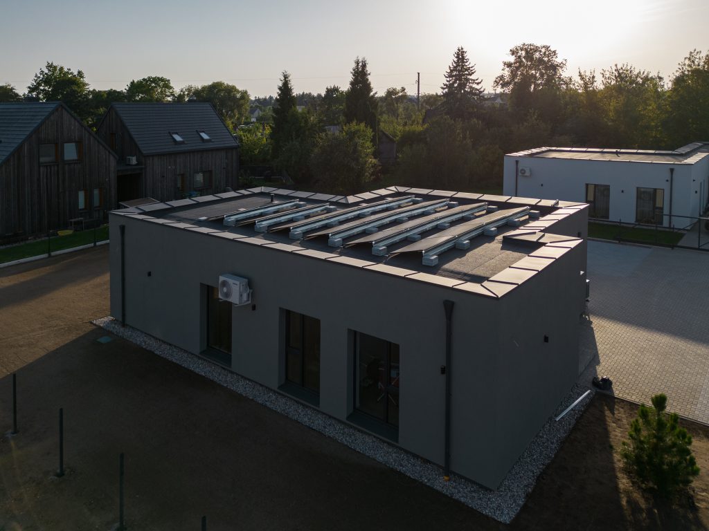 Saulės elektrinės ant stogo