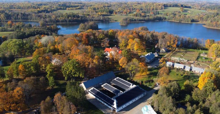 Saulės elektrinė įrengta ant Ilzenbergo dvaro stogo