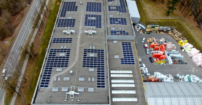 Įrengta saulės elektrinė ant parduotuvės Moki Veži