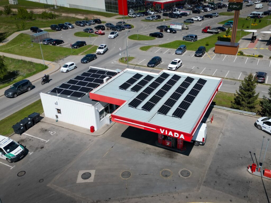 Saulės elektrinė ant Garniunų g. Viada degalinės