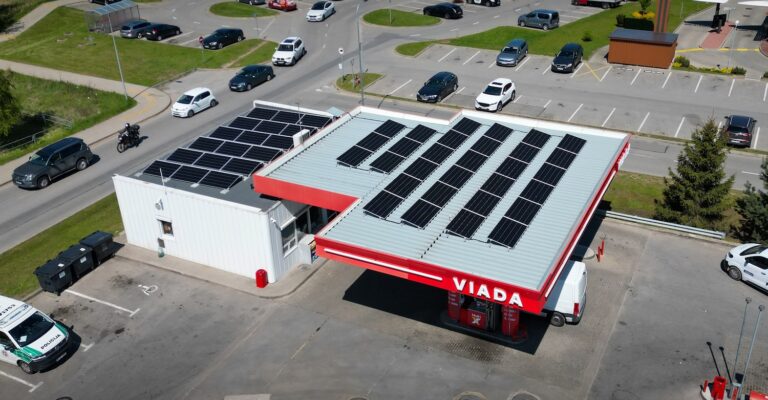 Saulės elektrinė ant Garniunų g. Viada degalinės