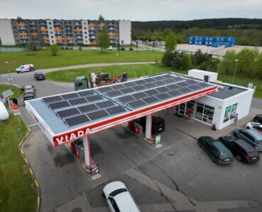 Saulės elektrinė ant Viada degalinė Pabradėje