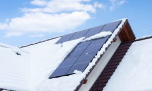 Ar valyti saulės elektrinė žiema?