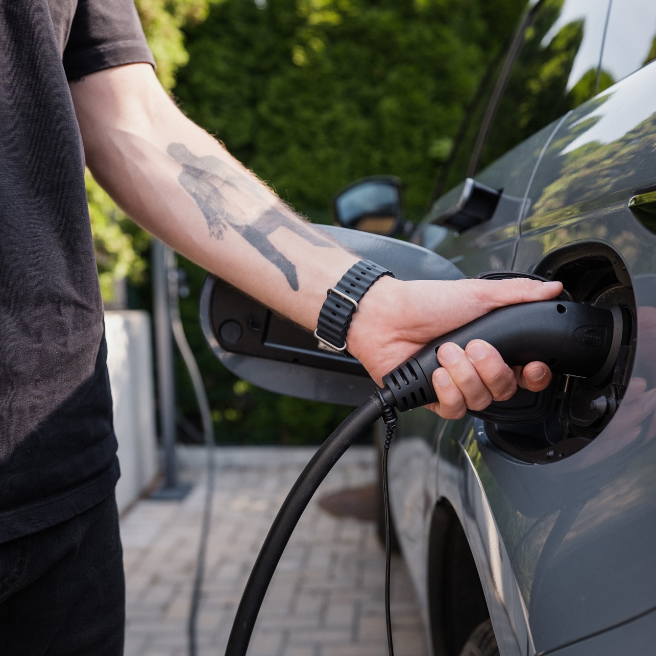 EV stotele automobilyje